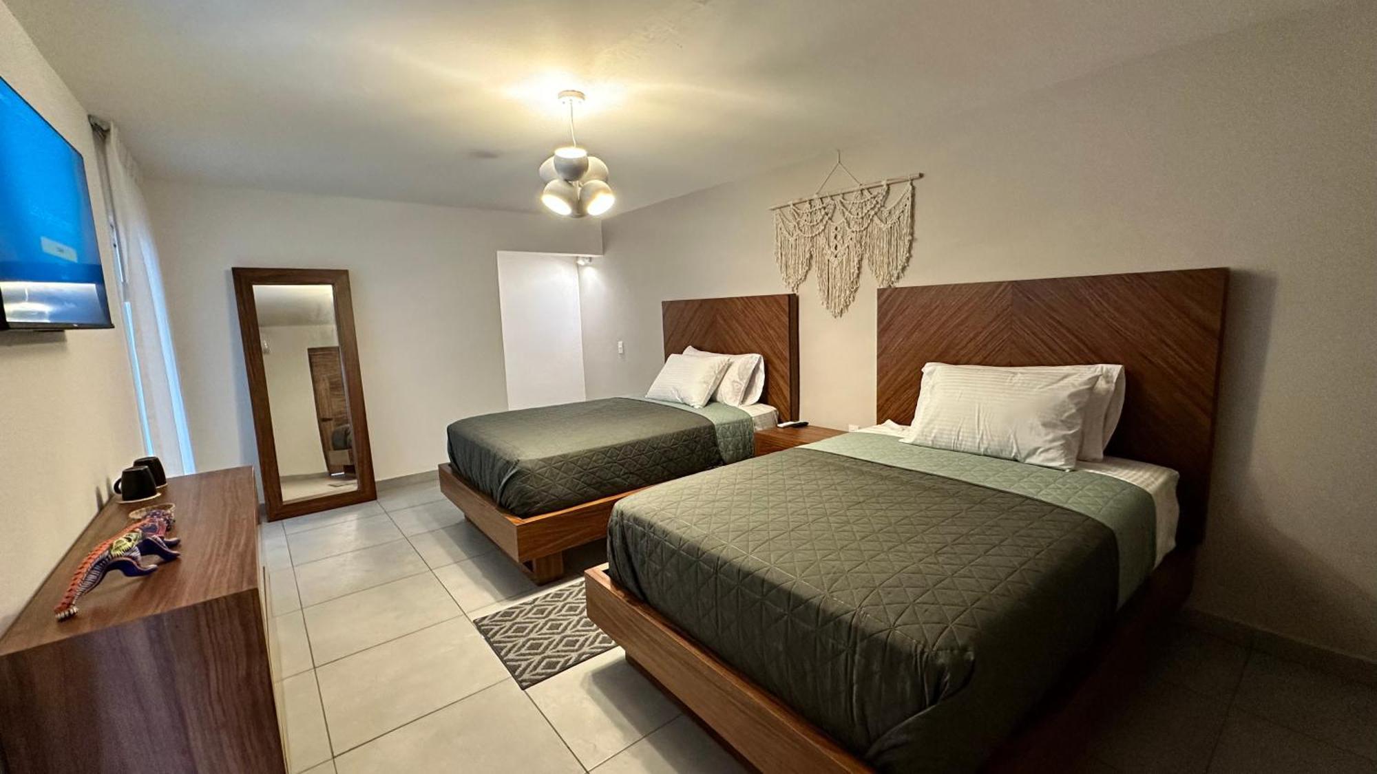 Hotel Boutique Villa Escondida, A Pasos De Lo Mejor En Tlaquepaque Esterno foto