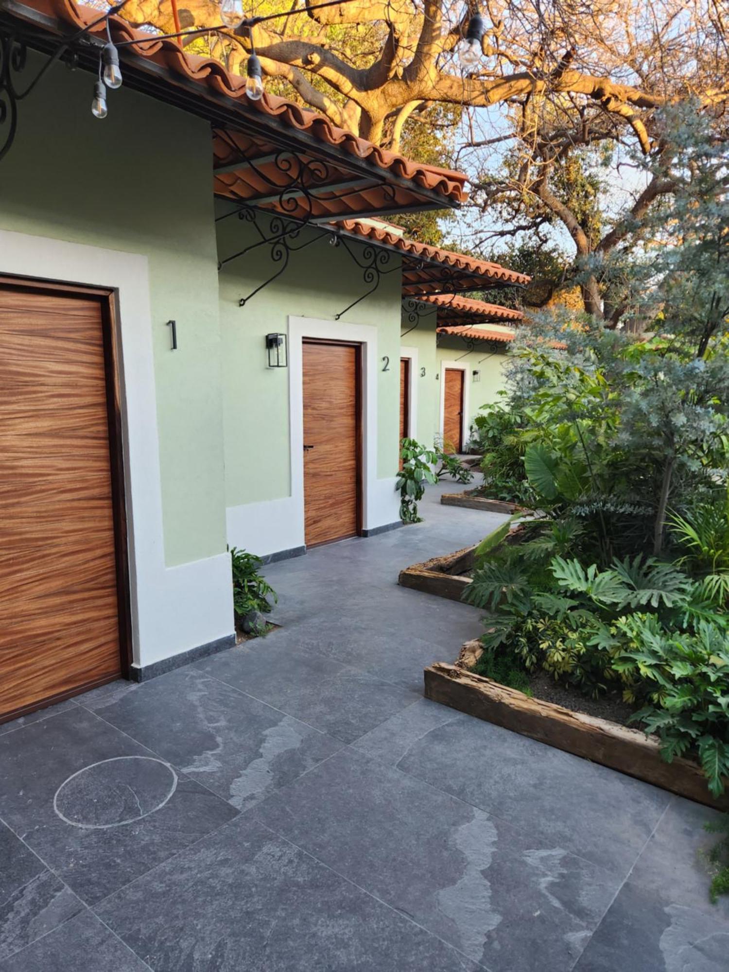 Hotel Boutique Villa Escondida, A Pasos De Lo Mejor En Tlaquepaque Esterno foto