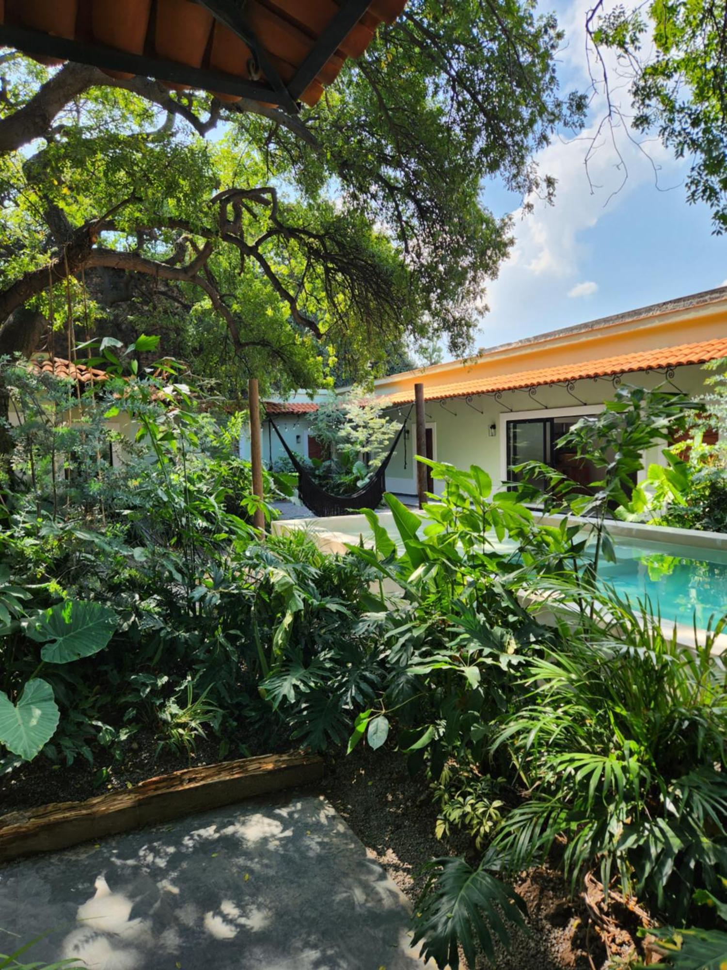 Hotel Boutique Villa Escondida, A Pasos De Lo Mejor En Tlaquepaque Esterno foto